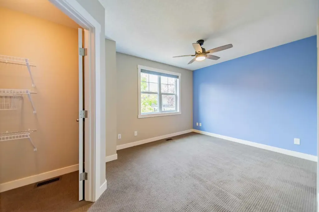 941 Mckenzie Towne Manor SE Calgary AB T2Z 1E1