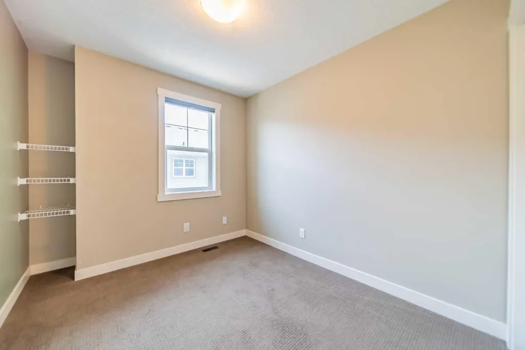 941 Mckenzie Towne Manor SE Calgary AB T2Z 1E1