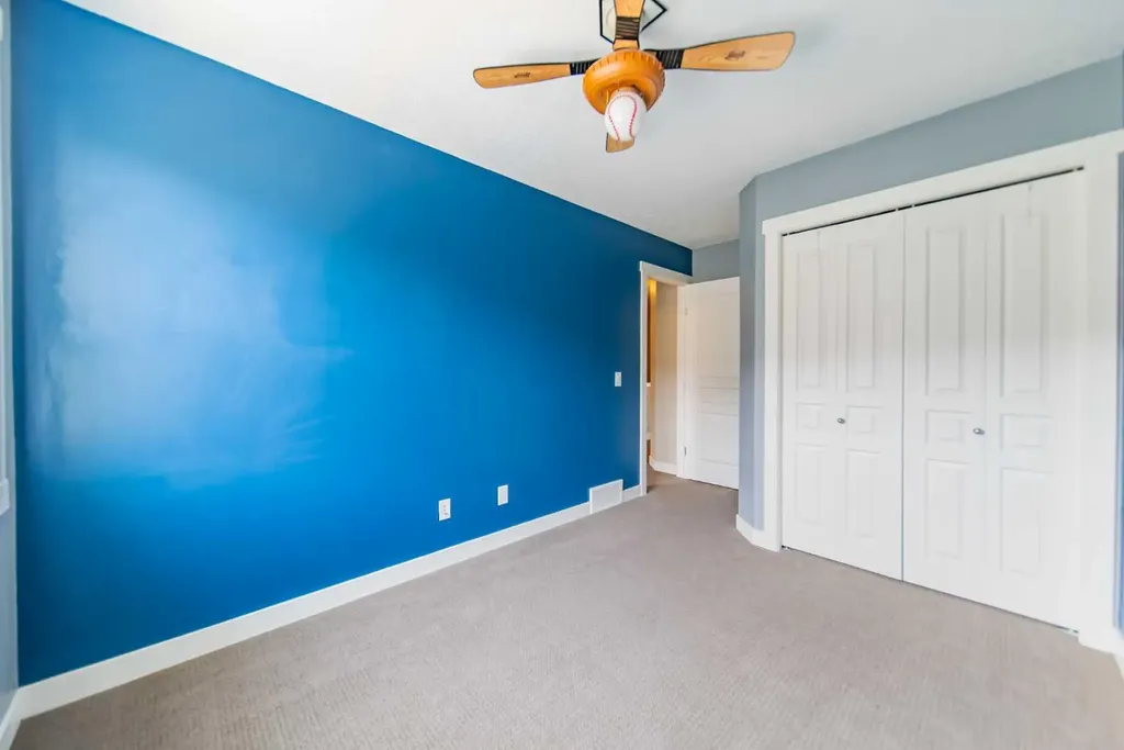 941 Mckenzie Towne Manor SE Calgary AB T2Z 1E1
