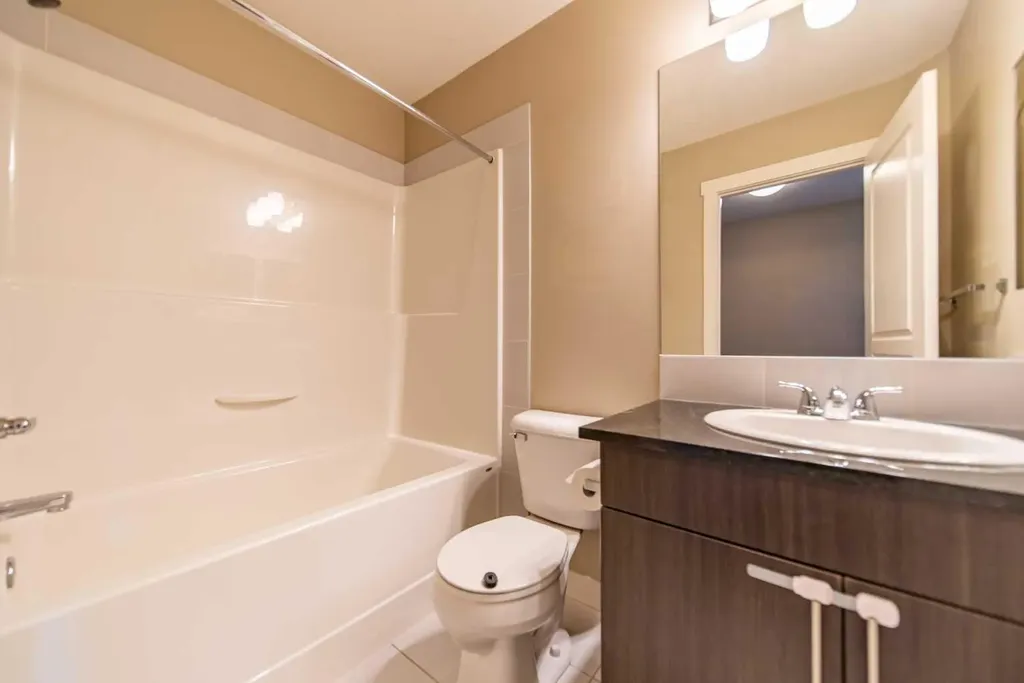 941 Mckenzie Towne Manor SE Calgary AB T2Z 1E1