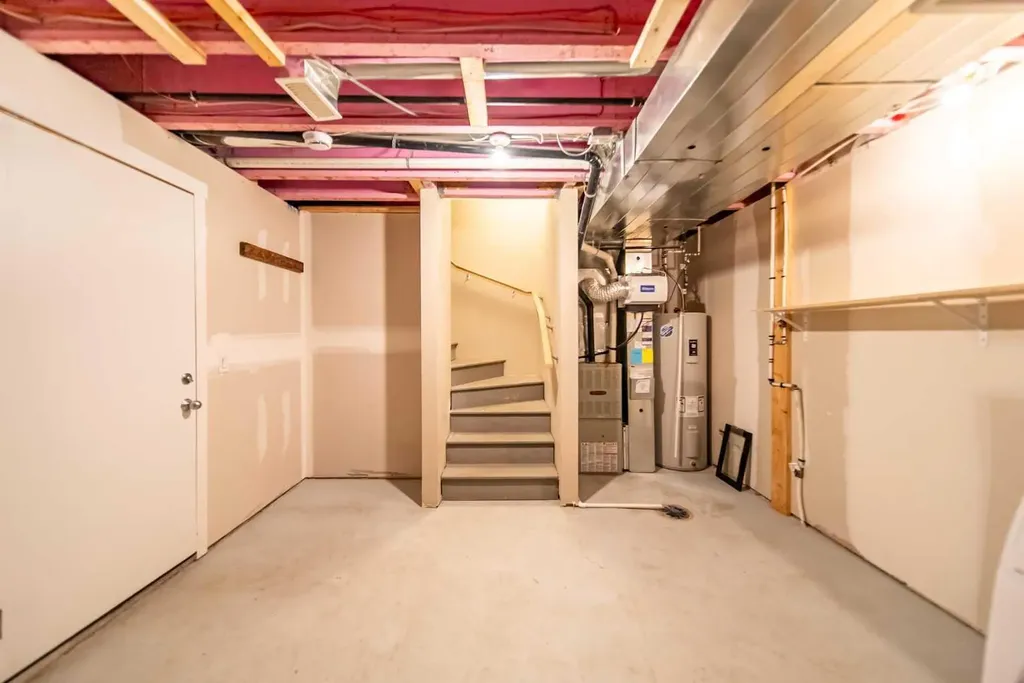 941 Mckenzie Towne Manor SE Calgary AB T2Z 1E1