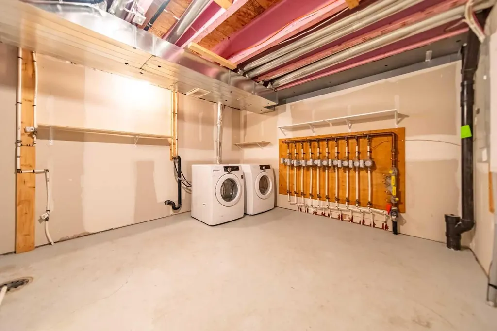 941 Mckenzie Towne Manor SE Calgary AB T2Z 1E1