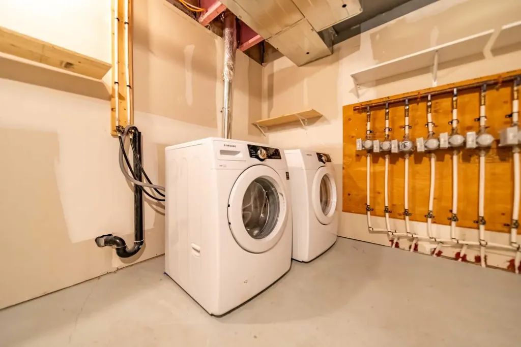 941 Mckenzie Towne Manor SE Calgary AB T2Z 1E1