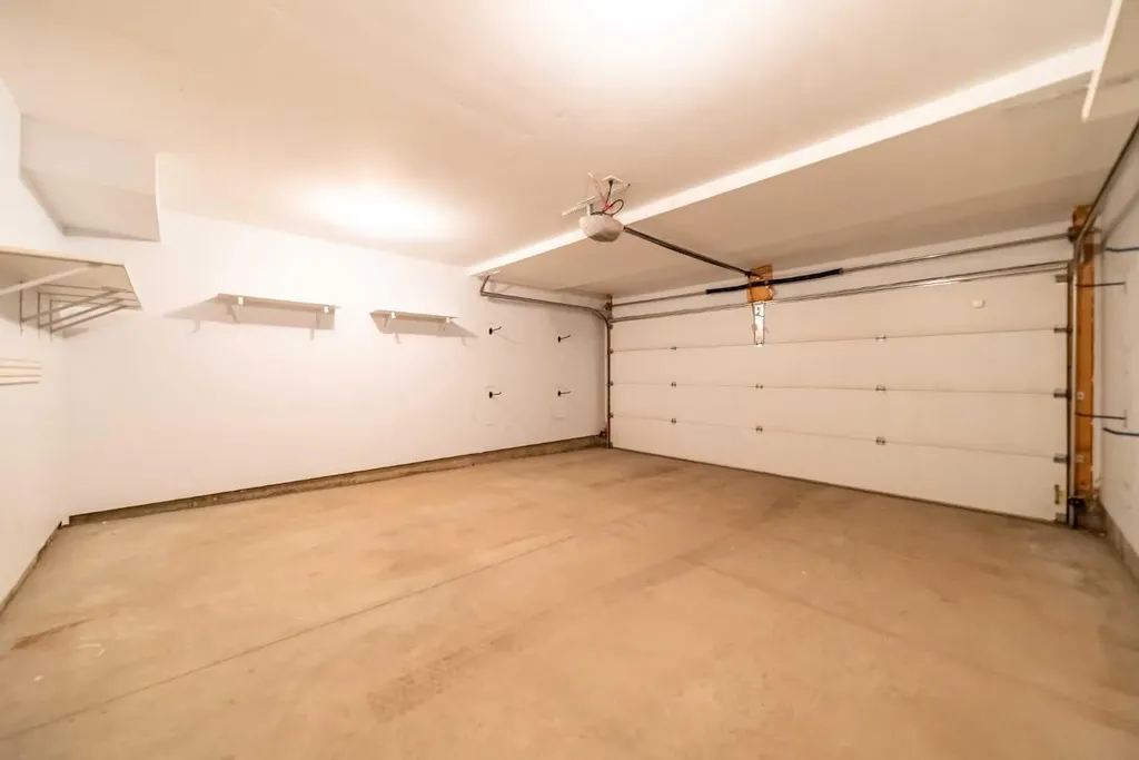 941 Mckenzie Towne Manor SE Calgary AB T2Z 1E1