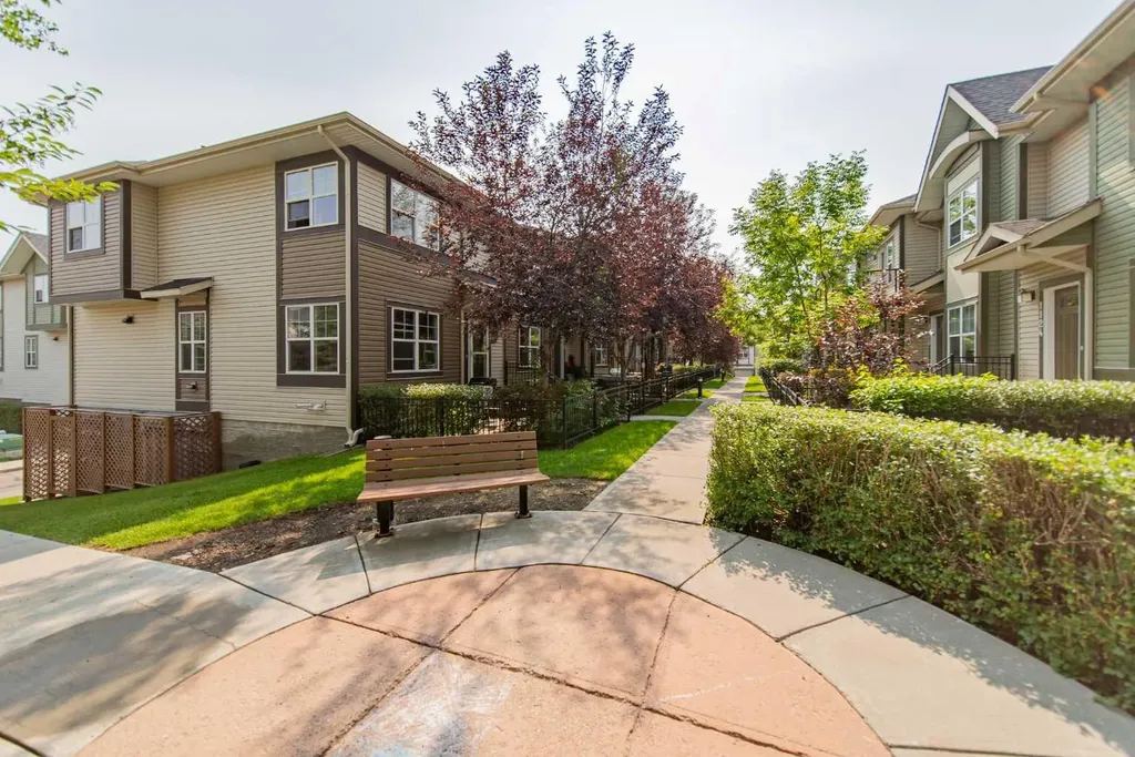 941 Mckenzie Towne Manor SE Calgary AB T2Z 1E1