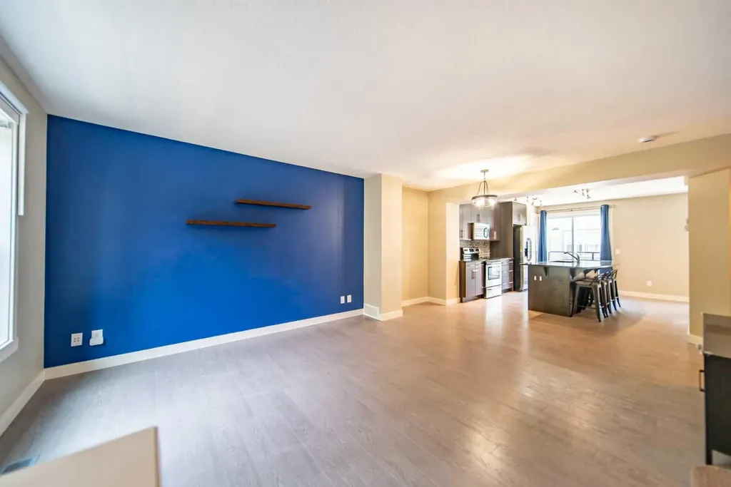 941 Mckenzie Towne Manor SE Calgary AB T2Z 1E1