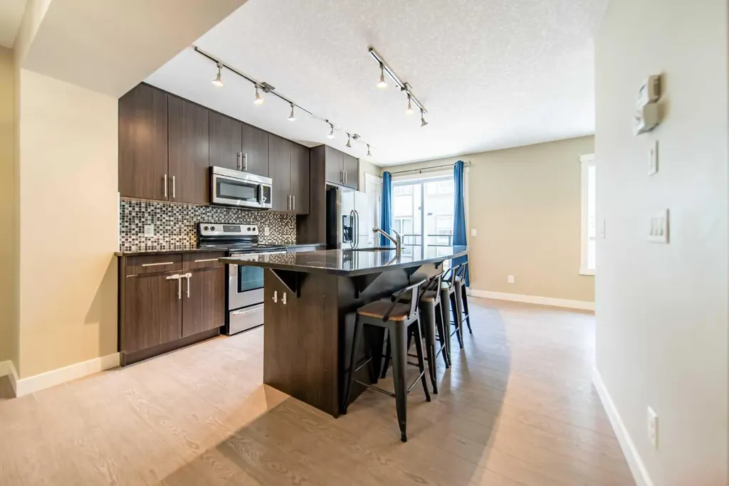 941 Mckenzie Towne Manor SE Calgary AB T2Z 1E1