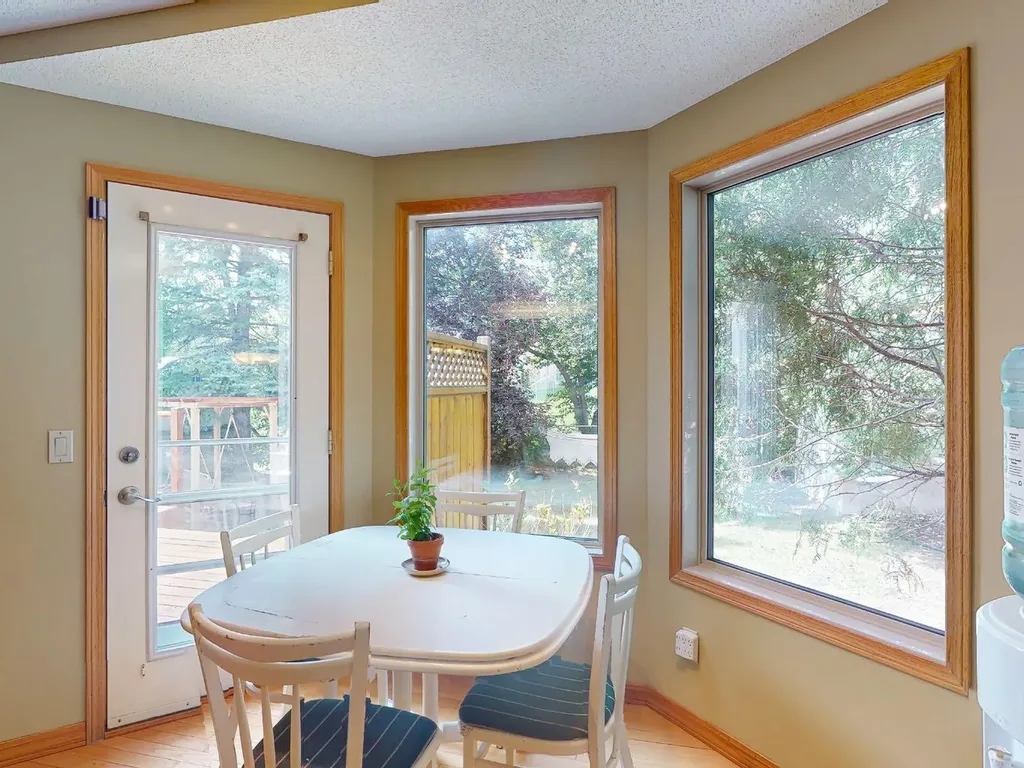 55 Hampshire Grove NW Calgary AB T3A4Y7