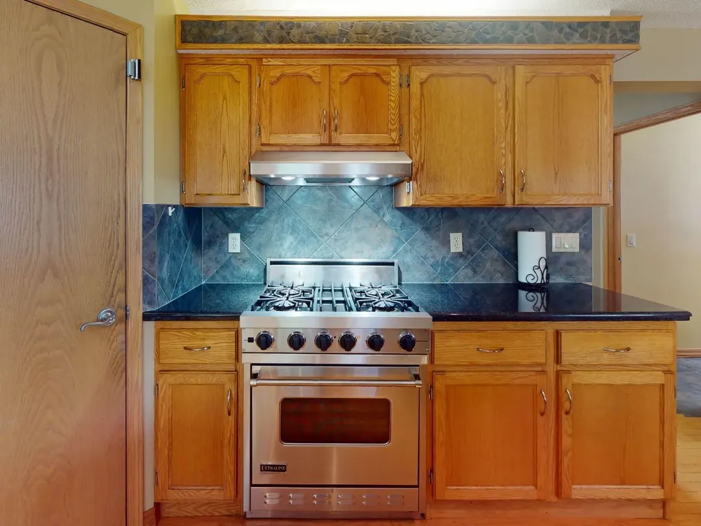 55 Hampshire Grove NW Calgary AB T3A4Y7