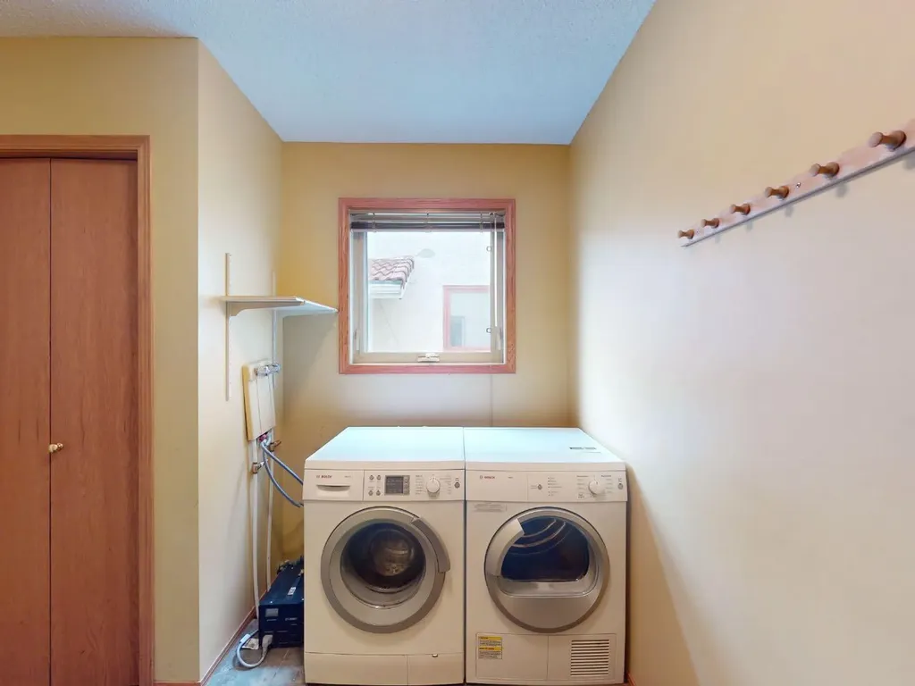 55 Hampshire Grove NW Calgary AB T3A4Y7