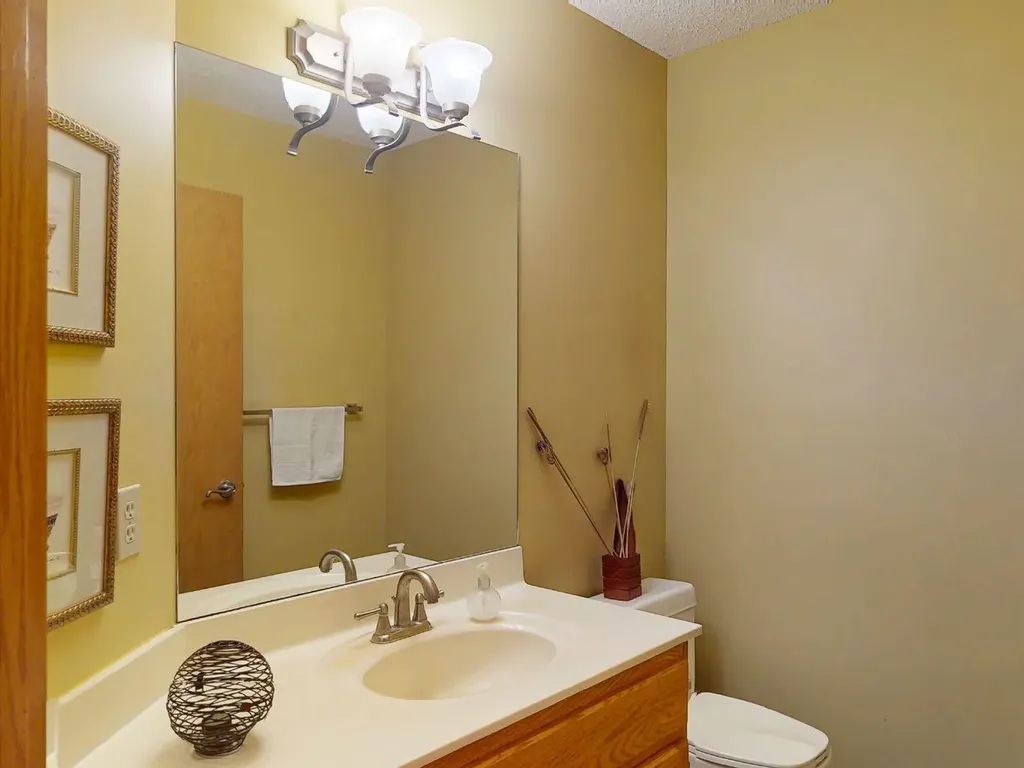 55 Hampshire Grove NW Calgary AB T3A4Y7