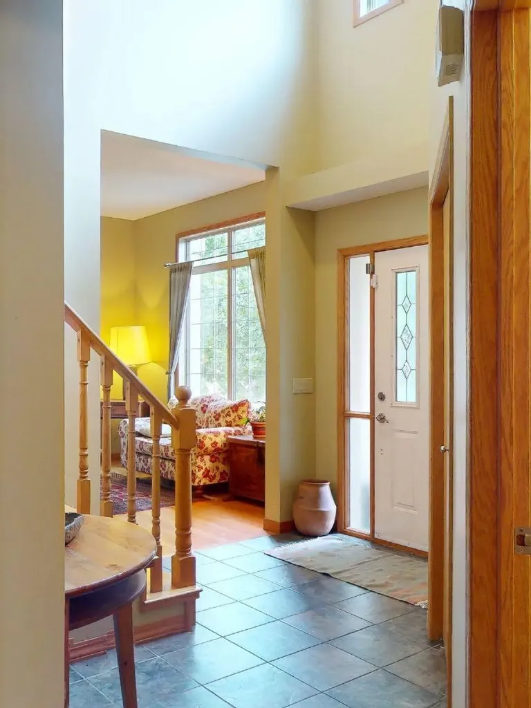 55 Hampshire Grove NW Calgary AB T3A4Y7