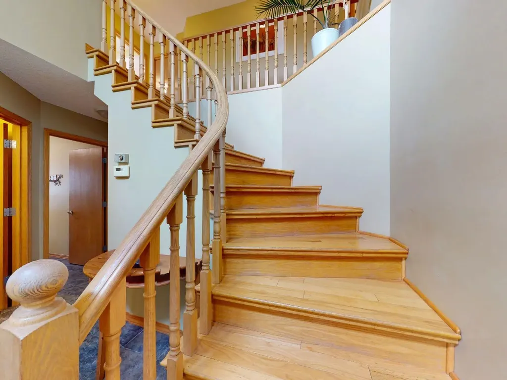 55 Hampshire Grove NW Calgary AB T3A4Y7