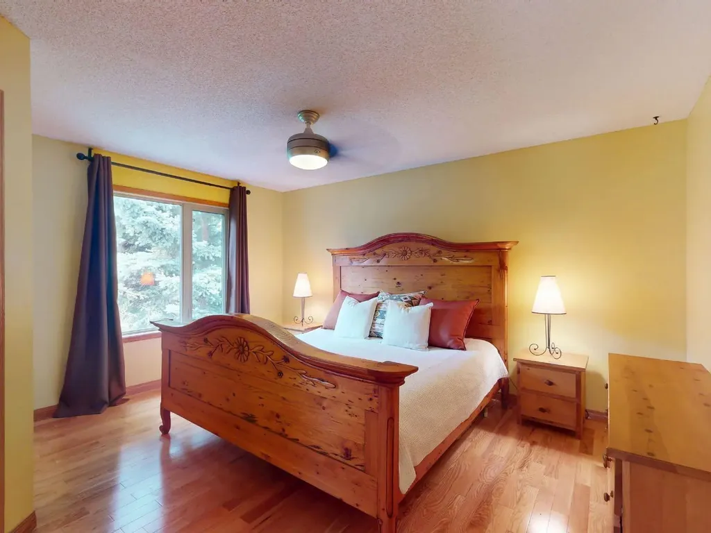 55 Hampshire Grove NW Calgary AB T3A4Y7