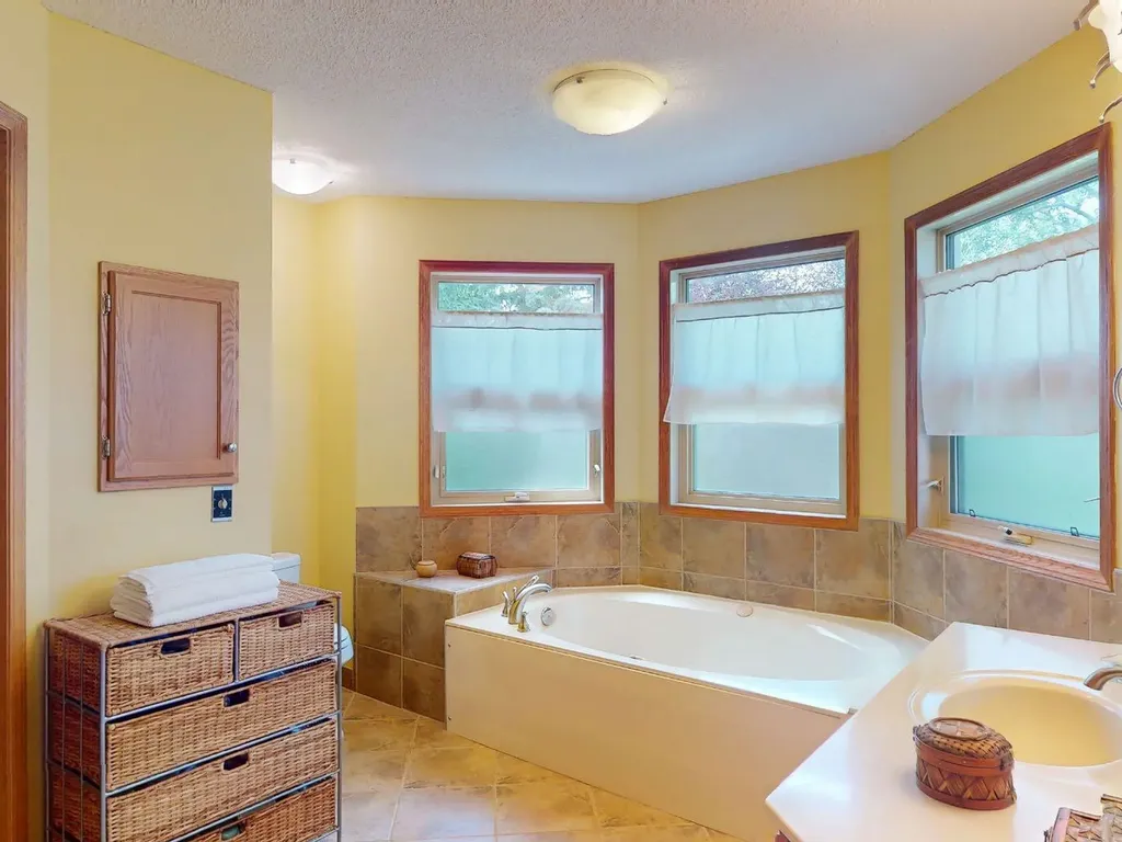 55 Hampshire Grove NW Calgary AB T3A4Y7