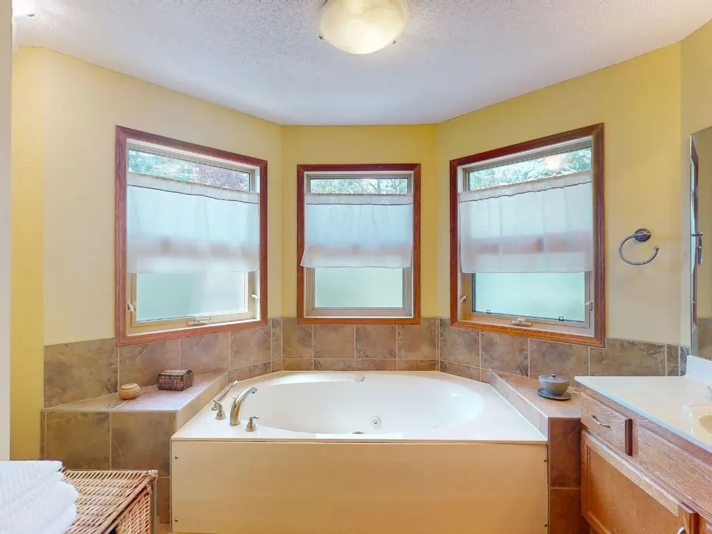 55 Hampshire Grove NW Calgary AB T3A4Y7