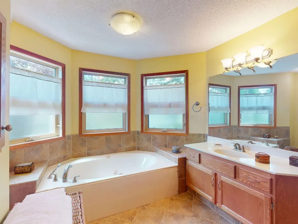 55 Hampshire Grove NW Calgary AB T3A4Y7