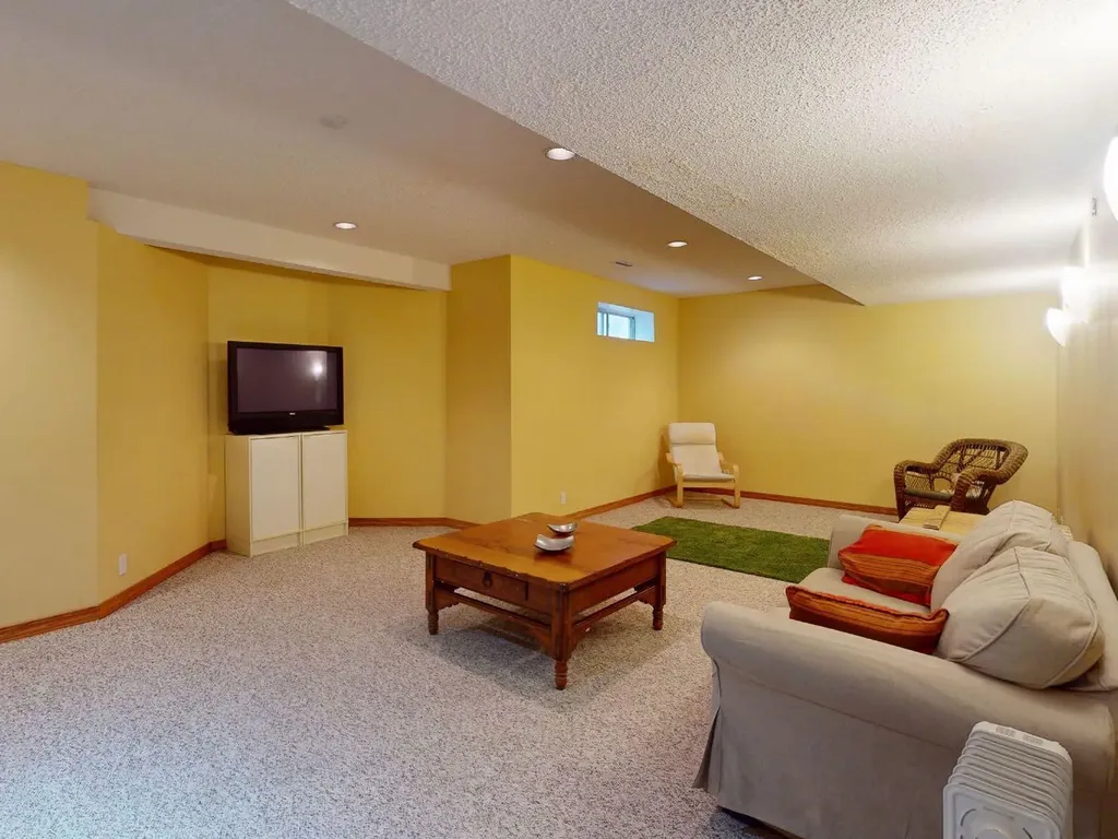 55 Hampshire Grove NW Calgary AB T3A4Y7