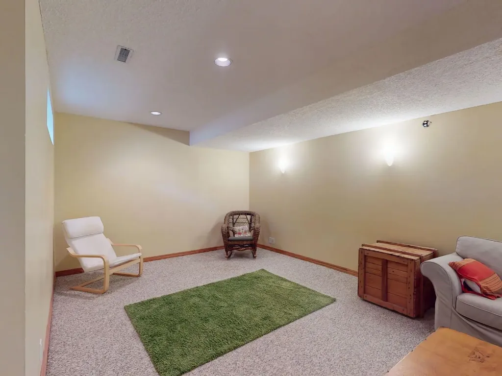 55 Hampshire Grove NW Calgary AB T3A4Y7