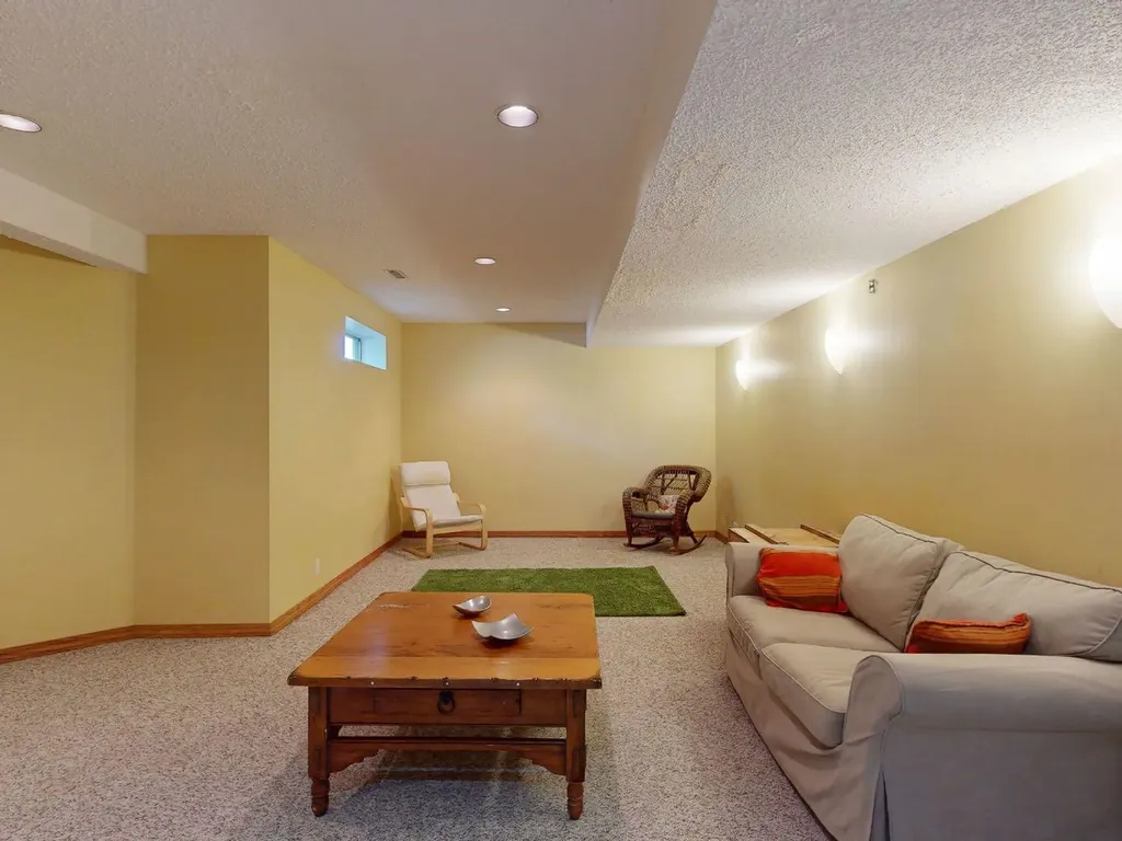 55 Hampshire Grove NW Calgary AB T3A4Y7