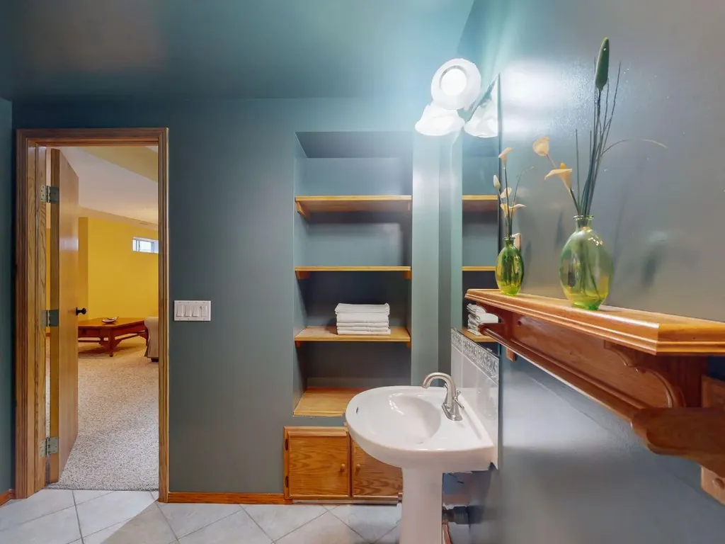 55 Hampshire Grove NW Calgary AB T3A4Y7