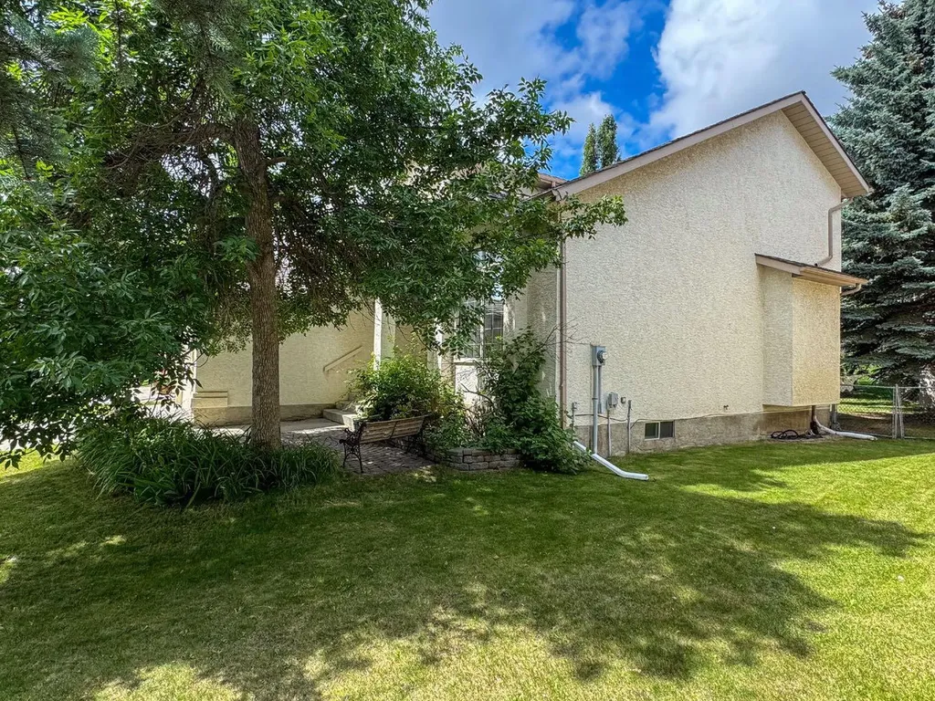 55 Hampshire Grove NW Calgary AB T3A4Y7