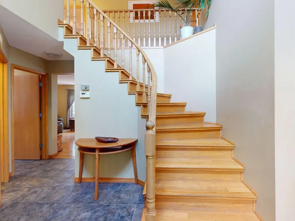 55 Hampshire Grove NW Calgary AB T3A4Y7