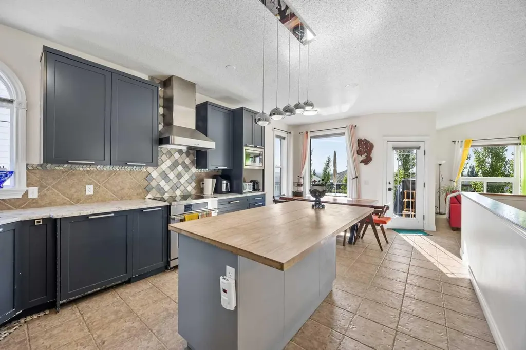 216 Tuscany Ridge View NW Calgary AB T3L2J2