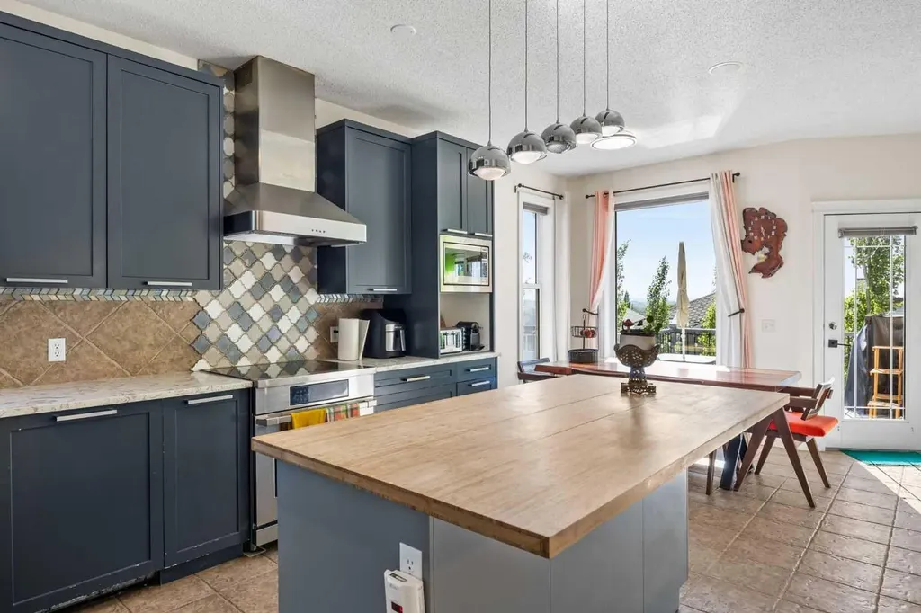 216 Tuscany Ridge View NW Calgary AB T3L2J2