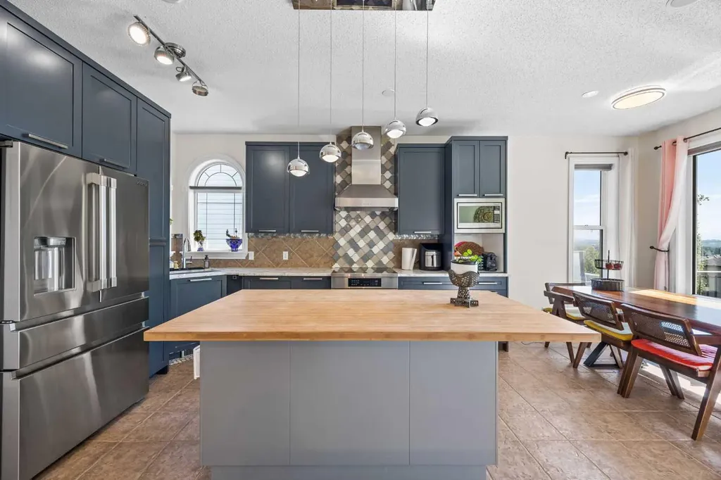 216 Tuscany Ridge View NW Calgary AB T3L2J2