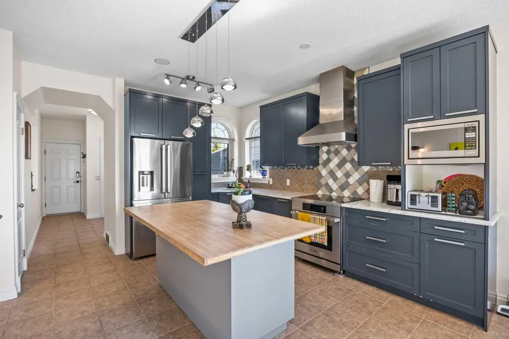 216 Tuscany Ridge View NW Calgary AB T3L2J2