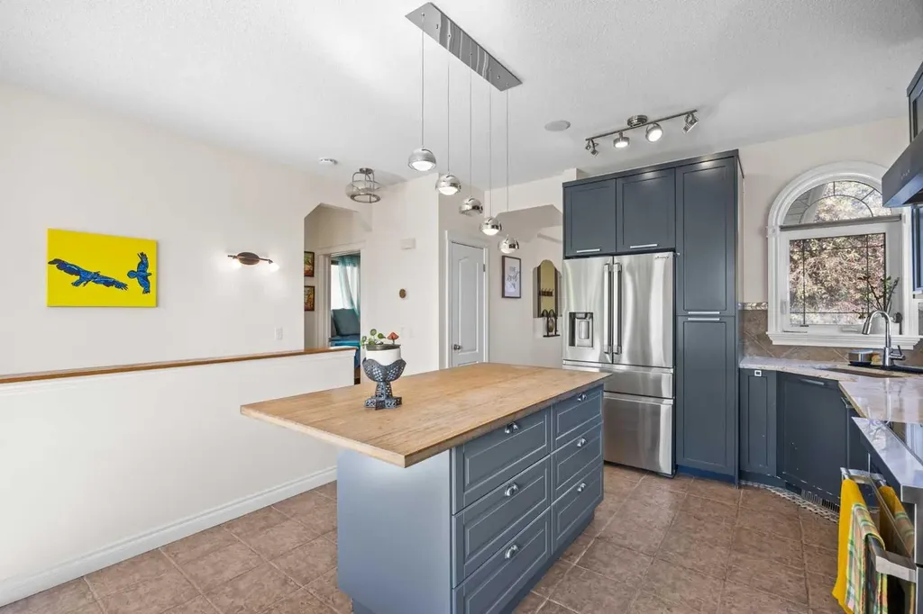216 Tuscany Ridge View NW Calgary AB T3L2J2