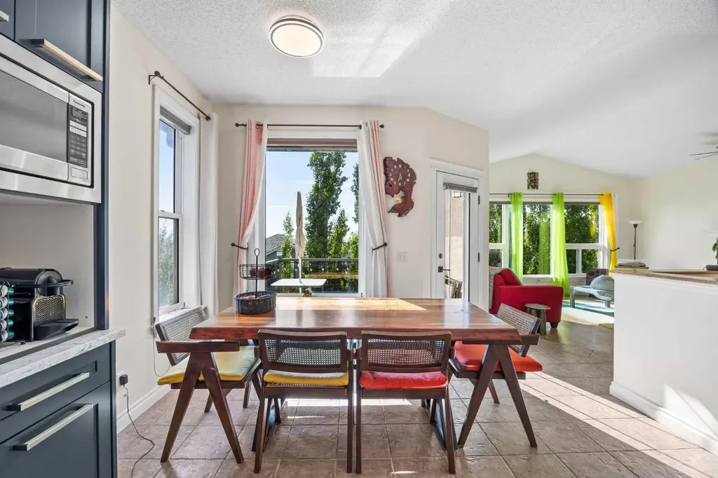 216 Tuscany Ridge View NW Calgary AB T3L2J2