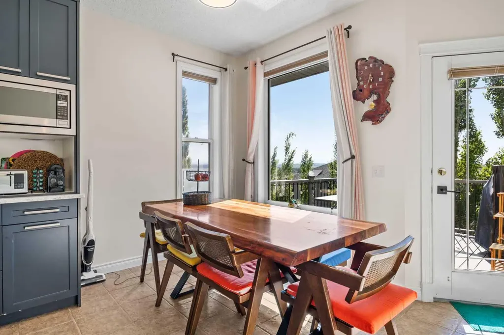216 Tuscany Ridge View NW Calgary AB T3L2J2