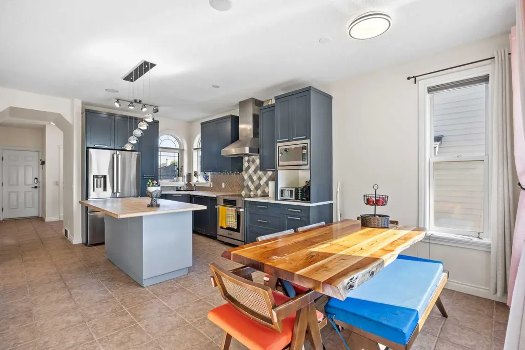 216 Tuscany Ridge View NW Calgary AB T3L2J2