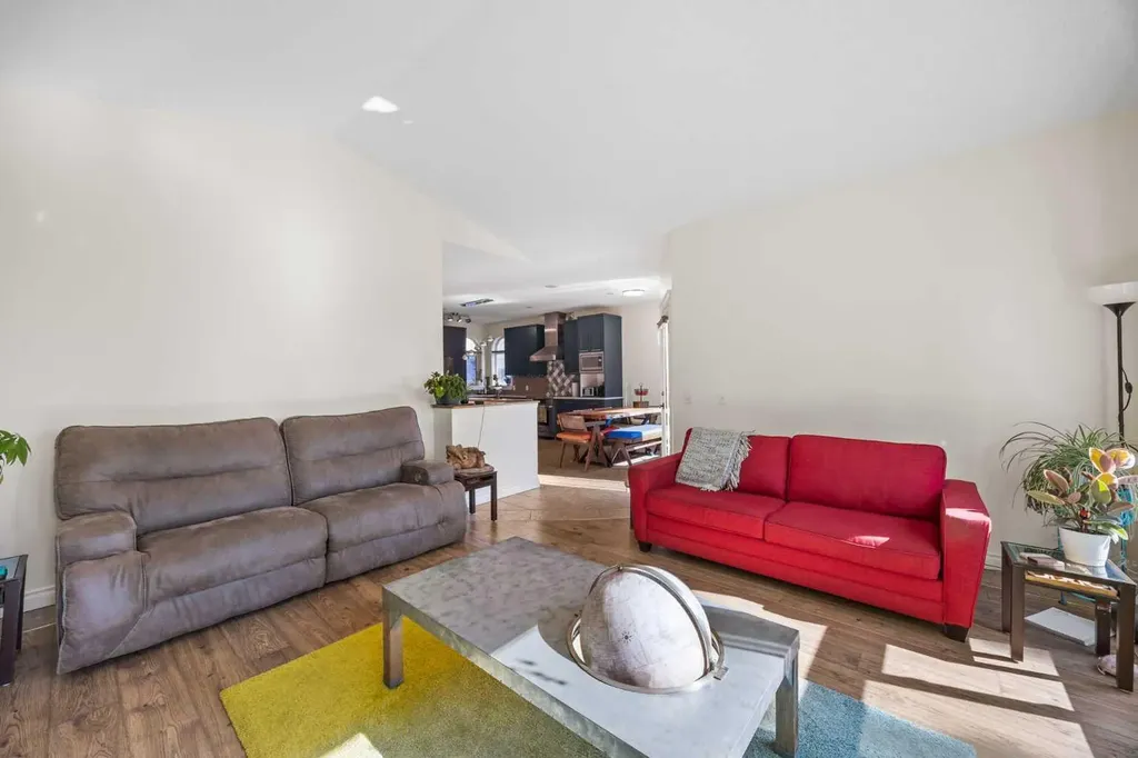 216 Tuscany Ridge View NW Calgary AB T3L2J2