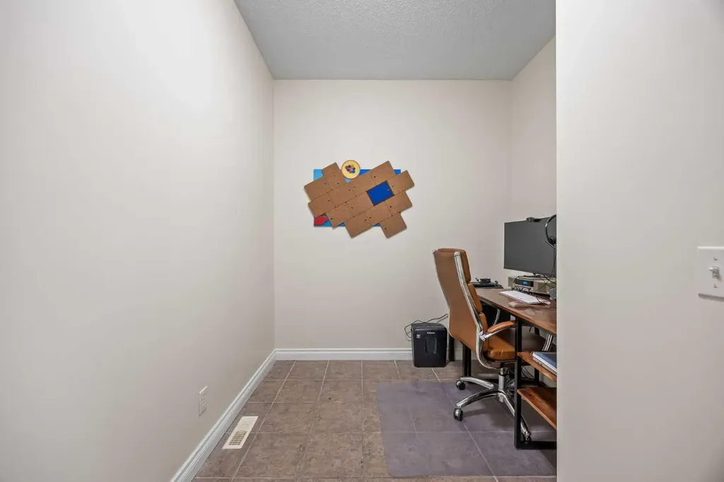 216 Tuscany Ridge View NW Calgary AB T3L2J2