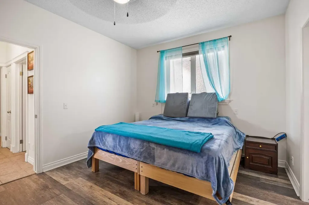 216 Tuscany Ridge View NW Calgary AB T3L2J2