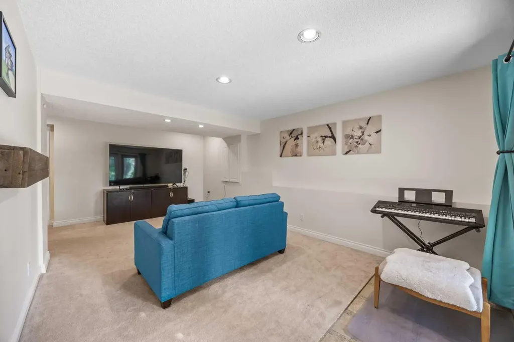 216 Tuscany Ridge View NW Calgary AB T3L2J2