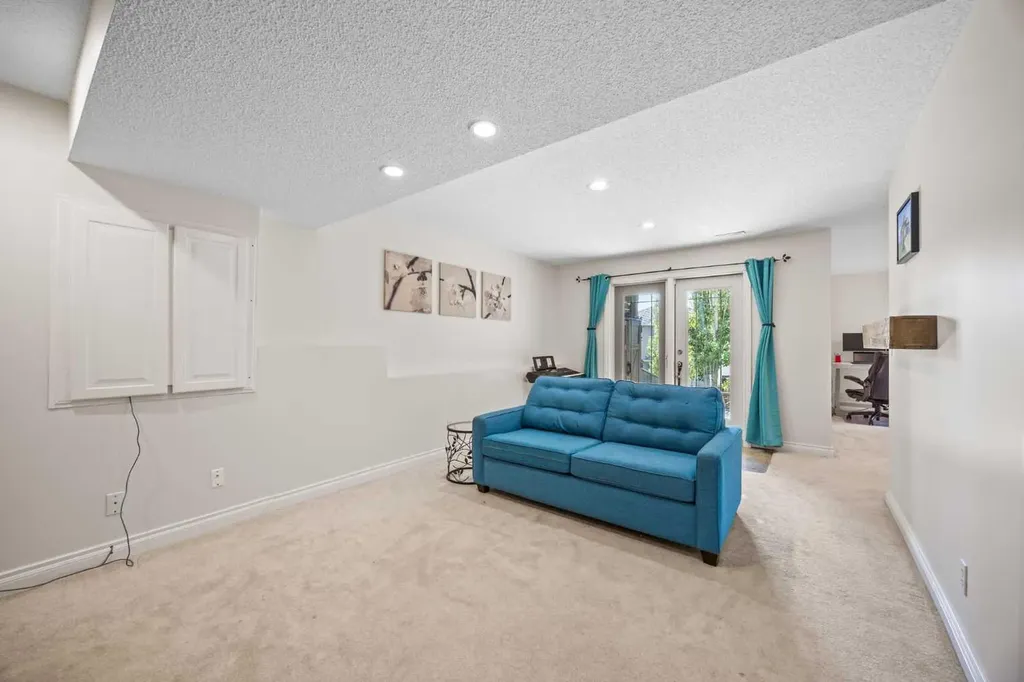 216 Tuscany Ridge View NW Calgary AB T3L2J2
