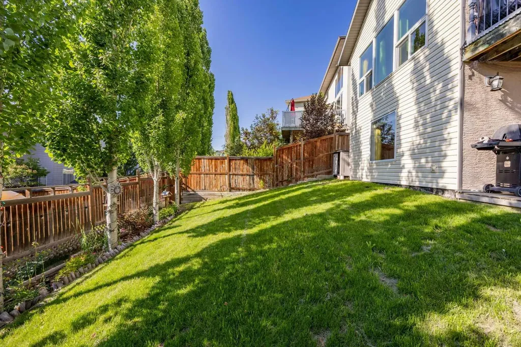 216 Tuscany Ridge View NW Calgary AB T3L2J2