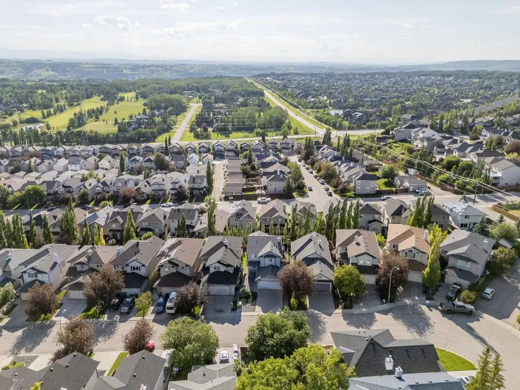 216 Tuscany Ridge View NW Calgary AB T3L2J2