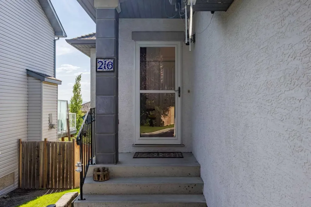 216 Tuscany Ridge View NW Calgary AB T3L2J2