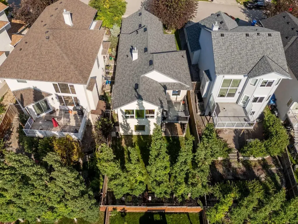 216 Tuscany Ridge View NW Calgary AB T3L2J2