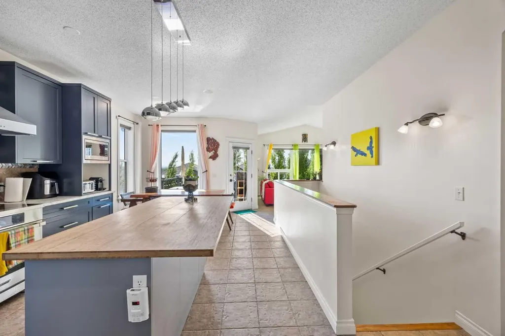 216 Tuscany Ridge View NW Calgary AB T3L2J2
