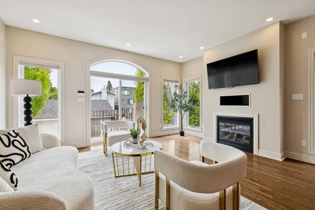 3611 Parkhill Street SW Calgary AB T2T 1T7