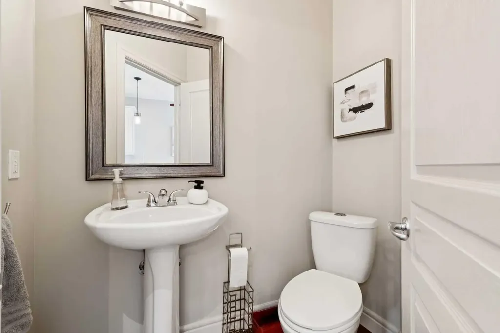 3611 Parkhill Street SW Calgary AB T2T 1T7