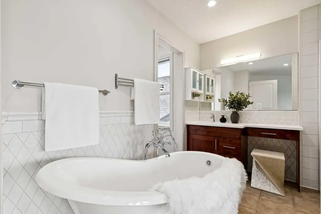 3611 Parkhill Street SW Calgary AB T2T 1T7