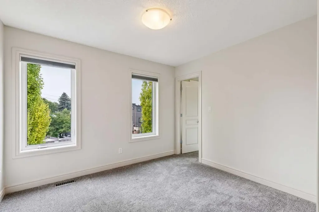 3611 Parkhill Street SW Calgary AB T2T 1T7