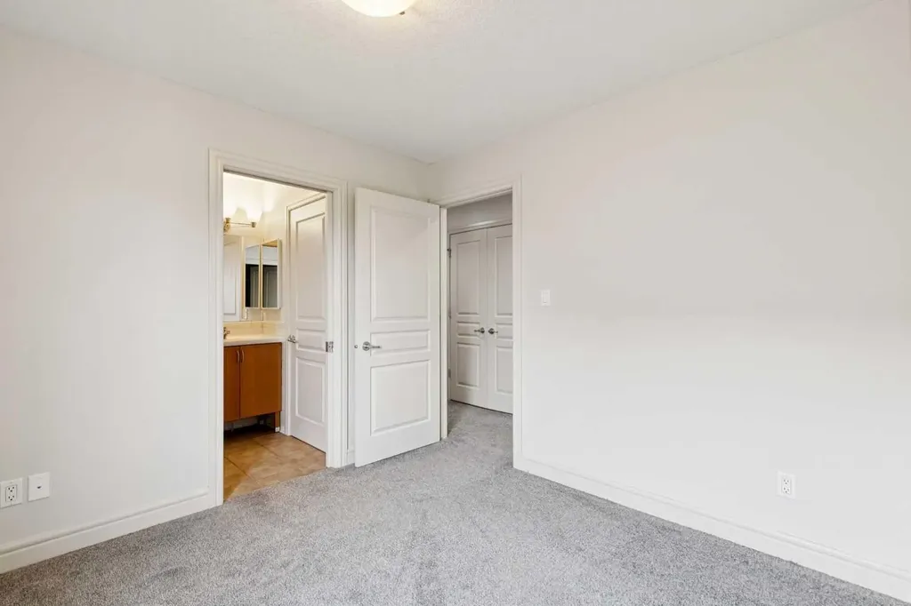 3611 Parkhill Street SW Calgary AB T2T 1T7